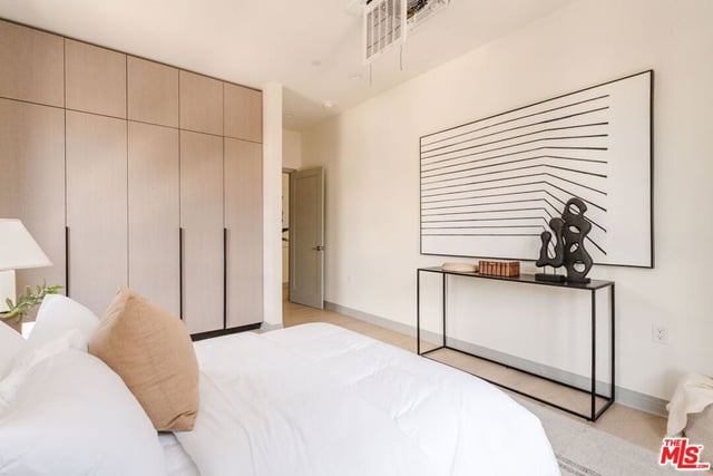 1051 N Spaulding Avenue E, West Hollywood, CA 90046 — photo 17 of 59