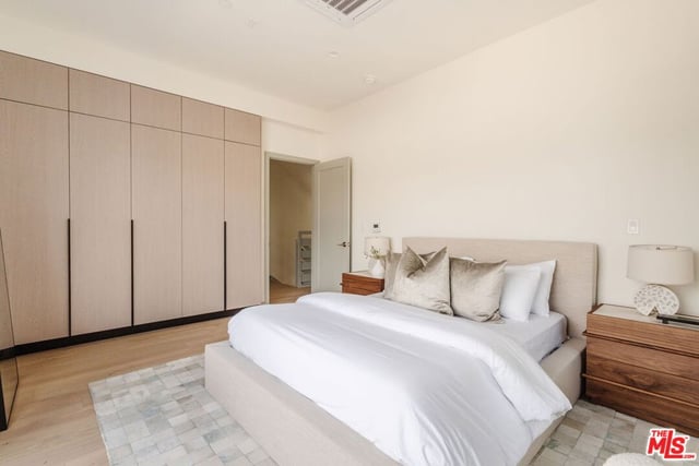 1051 N Spaulding Avenue E, West Hollywood, CA 90046 — photo 23 of 59