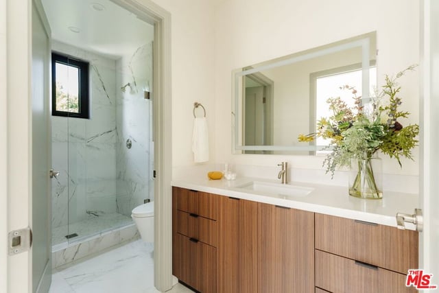 1051 N Spaulding Avenue E, West Hollywood, CA 90046 — photo 33 of 59