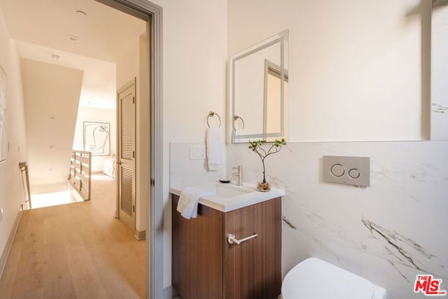1051 N Spaulding Avenue B, West Hollywood, CA 90046 — photo 5 of 51