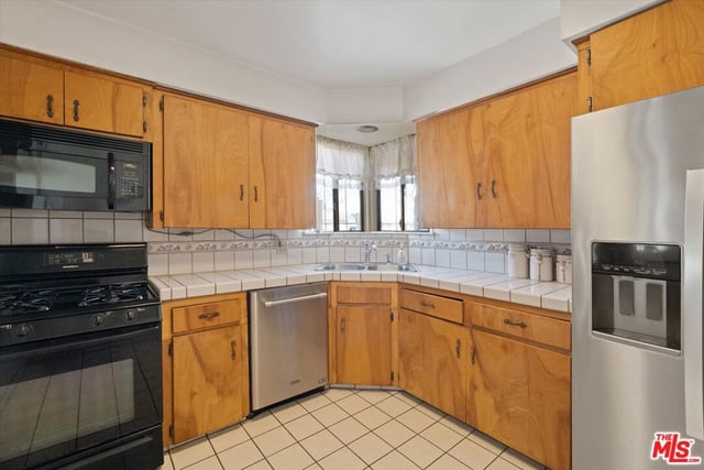 2124 W 112th Street, Los Angeles, CA 90047 — photo 11 of 41