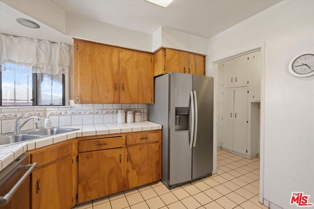 2124 W 112th Street, Los Angeles, CA 90047 — photo 12 of 41
