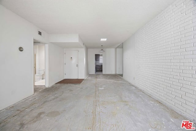 10445 Eastborne Avenue 203, Los Angeles, CA 90024 — photo 4 of 12