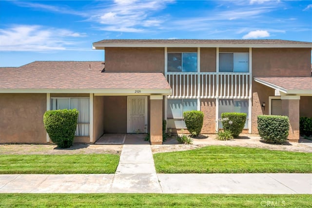 2929 W Avenue J4, Lancaster, CA 93536 — photo 4 of 41