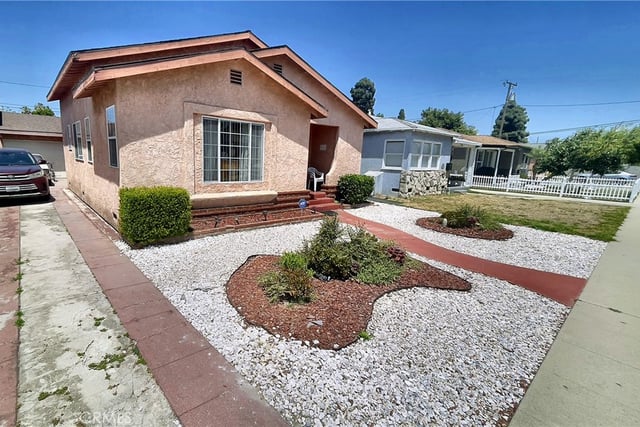 2453 Easy, Long Beach, CA 90810 — photo 2 of 8