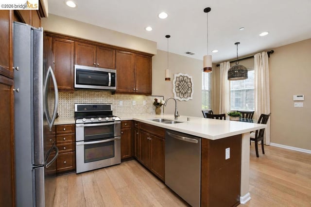 806 Queen Palm Ln, Brentwood, CA 94513 — photo 10 of 50