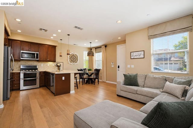 806 Queen Palm Ln, Brentwood, CA 94513 — photo 13 of 50