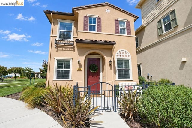 806 Queen Palm Ln, Brentwood, CA 94513 — photo 2 of 50