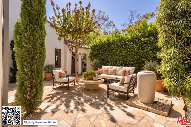 816 S Dunsmuir Avenue, Los Angeles, CA 90036 — photo 3 of 26