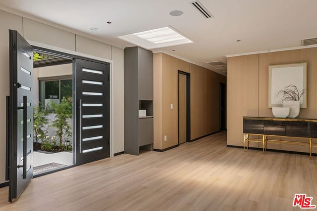 18057 Medley Drive, Los Angeles, CA 91316 — photo 5 of 45