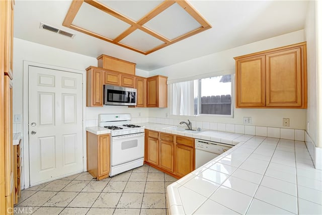 9315 Burnet Ave 117, North Hills, CA 91343 — photo 5 of 27