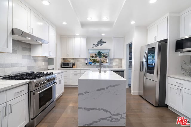 895 S Bronson Avenue, Los Angeles, CA 90005 — photo 10 of 31