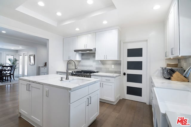 895 S Bronson Avenue, Los Angeles, CA 90005 — photo 12 of 31
