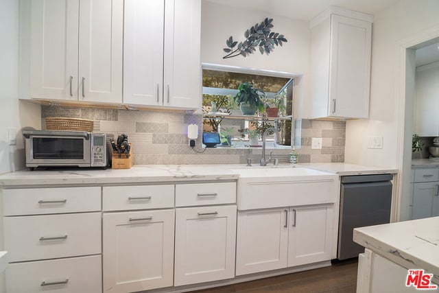 895 S Bronson Avenue, Los Angeles, CA 90005 — photo 13 of 31