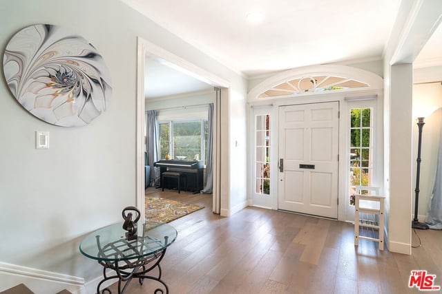 895 S Bronson Avenue, Los Angeles, CA 90005 — photo 3 of 31