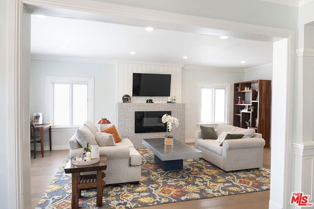 895 S Bronson Avenue, Los Angeles, CA 90005 — photo 4 of 31
