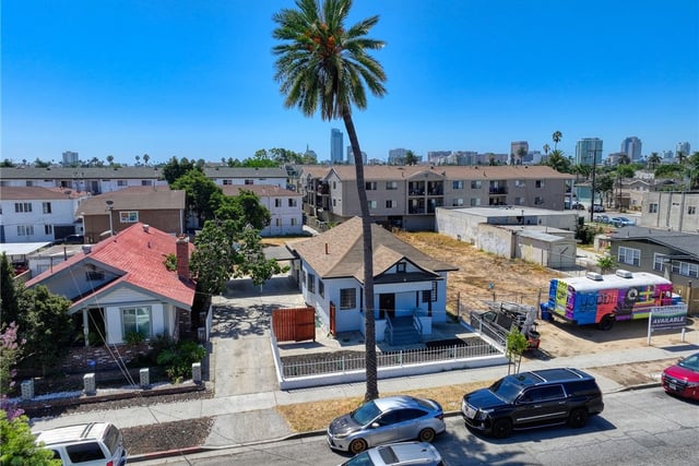 1028 E 10th, Long Beach, CA 90813 — photo 4 of 50