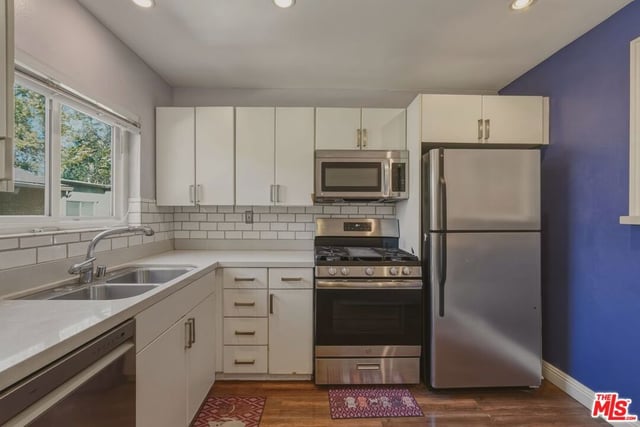 18350 Hatteras Street 250, Tarzana, CA 91356 — photo 15 of 31