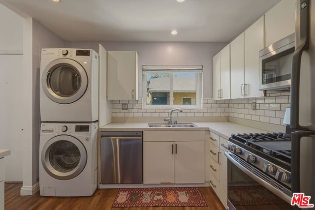 18350 Hatteras Street 250, Tarzana, CA 91356 — photo 16 of 31
