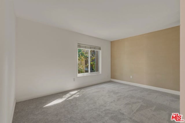 18350 Hatteras Street 250, Tarzana, CA 91356 — photo 26 of 31