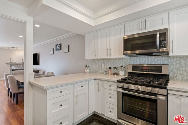 6420 Hazeltine Avenue 9, Los Angeles, CA 91401 — photo 10 of 35