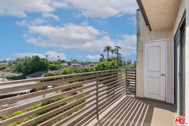 6420 Hazeltine Avenue 9, Los Angeles, CA 91401 — photo 13 of 35