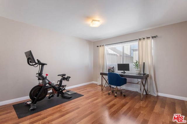 6420 Hazeltine Avenue 9, Los Angeles, CA 91401 — photo 16 of 35