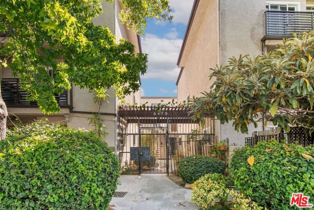 6420 Hazeltine Avenue 9, Los Angeles, CA 91401 — photo 31 of 35