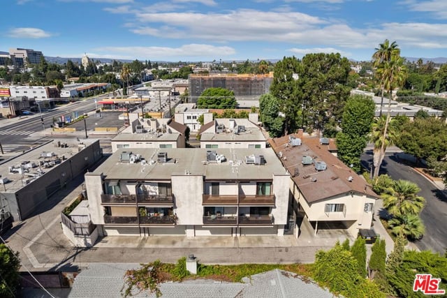 6420 Hazeltine Avenue 9, Los Angeles, CA 91401 — photo 33 of 35