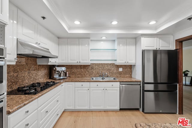 9249 Burton Way 302, Beverly Hills, CA 90210 — photo 10 of 19