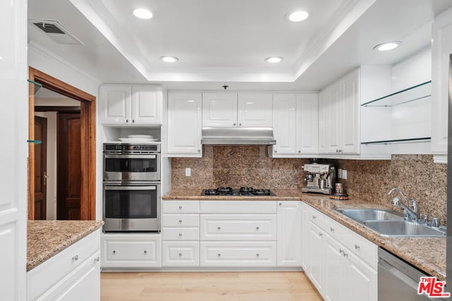 9249 Burton Way 302, Beverly Hills, CA 90210 — photo 9 of 19