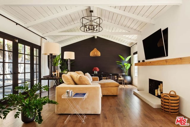 4550 S Mullen Avenue, Los Angeles, CA 90043 — photo 4 of 50