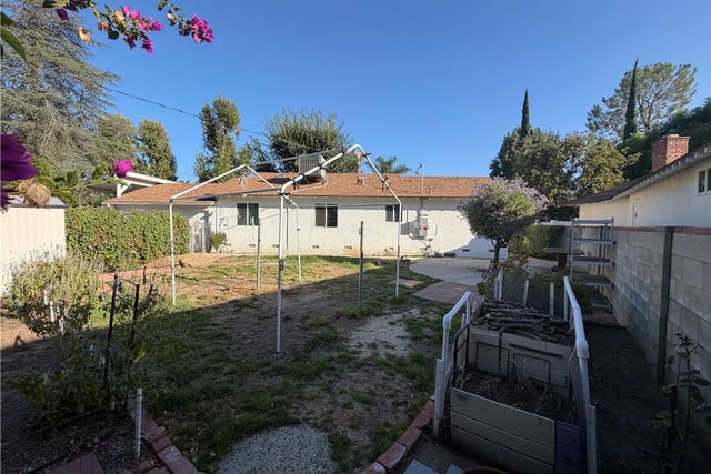 23141 Gonzales, Woodland Hills, CA 91367 — photo 12 of 31