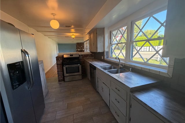 23141 Gonzales, Woodland Hills, CA 91367 — photo 16 of 31