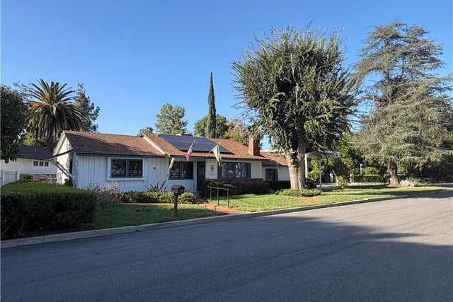 23141 Gonzales, Woodland Hills, CA 91367 — photo 2 of 31