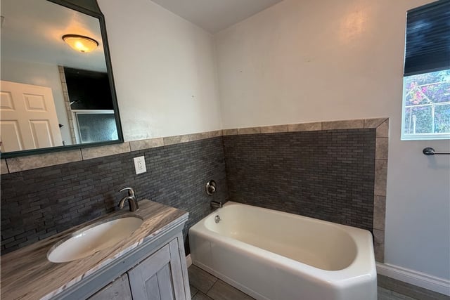 23141 Gonzales, Woodland Hills, CA 91367 — photo 20 of 31