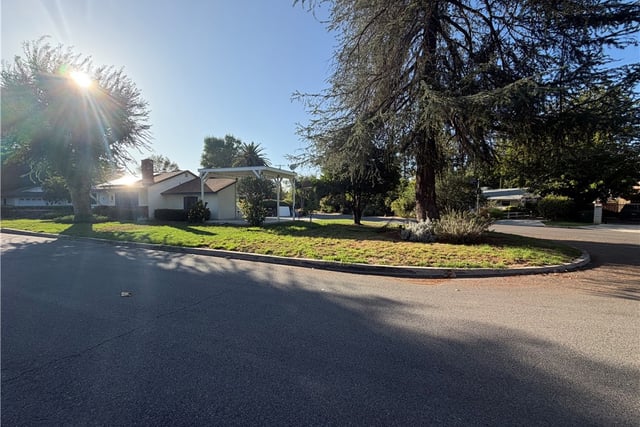 23141 Gonzales, Woodland Hills, CA 91367 — photo 4 of 31