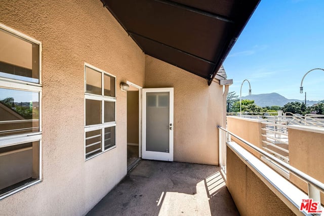 10629 Woodbridge Street 311, Toluca Lake, CA 91602 — photo 17 of 30