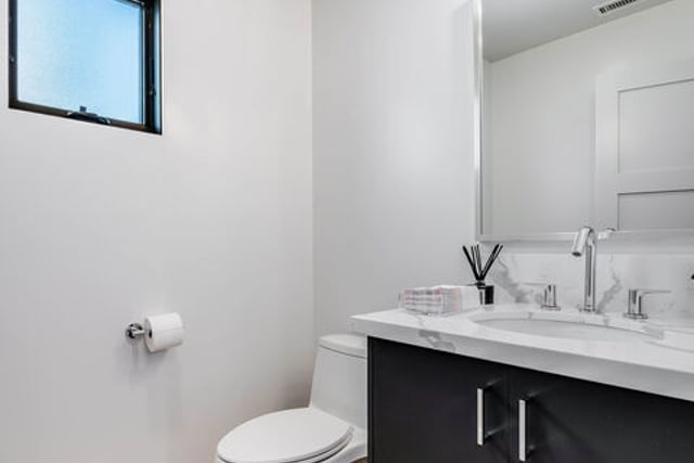10610 W Kareen Court, Toluca Lake, CA 91602 — photo 19 of 41