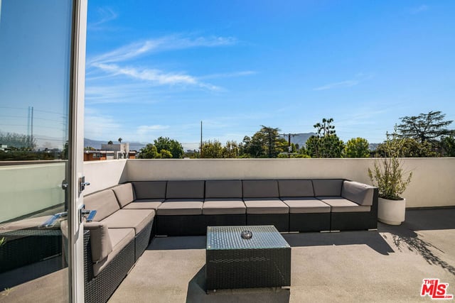 10610 W Kareen Court, Toluca Lake, CA 91602 — photo 30 of 41