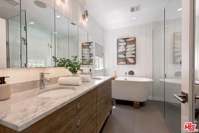 527 19TH Street, Santa Monica, CA 90402 — photo 11 of 32