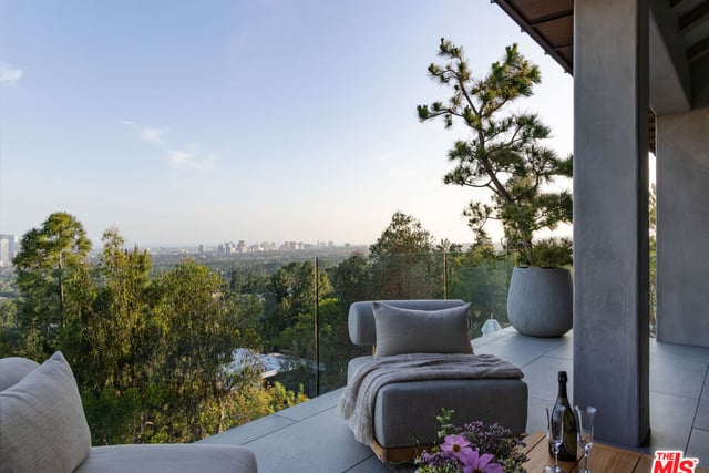 9360 Readcrest Drive, Beverly Hills, CA 90210 — photo 17 of 27