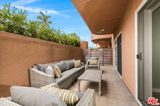 4310 Cahuenga Boulevard 104, Toluca Lake, CA 91602 — photo 25 of 40
