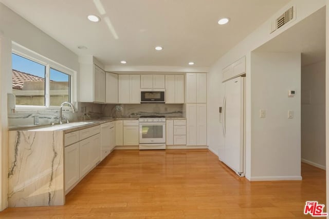 6845 Valley Circle Boulevard 22, West Hills, CA 91307 — photo 11 of 34