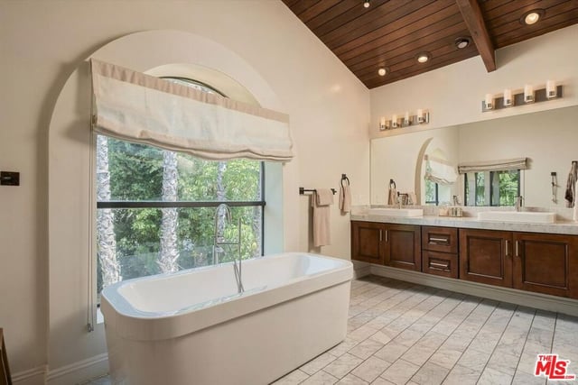 2299 Gloaming Way, Beverly Hills, CA 90210 — photo 37 of 55