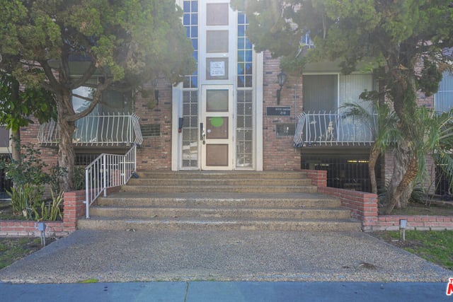 210 S La Fayette Park Place 201, Los Angeles, CA 90057 — photo 5 of 21