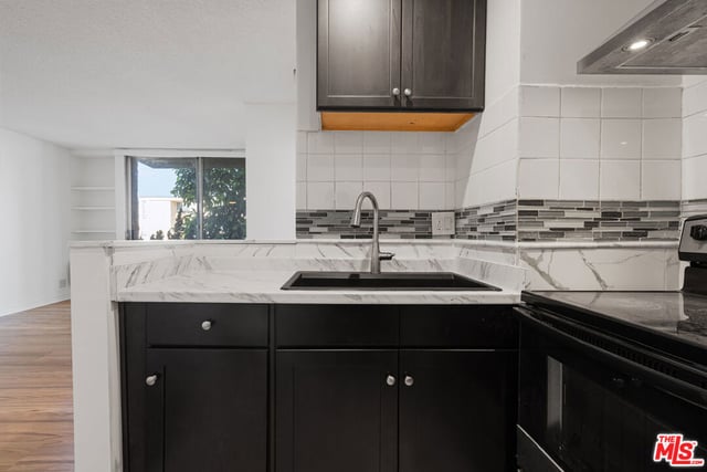 210 S La Fayette Park Place 201, Los Angeles, CA 90057 — photo 7 of 21