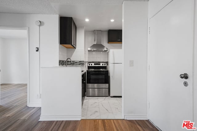 210 S La Fayette Park Place 201, Los Angeles, CA 90057 — photo 8 of 21