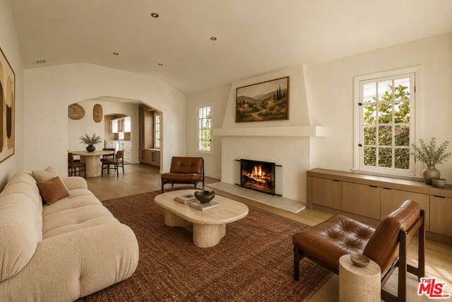 8215 Clinton Street, Los Angeles, CA 90048 — photo 4 of 15