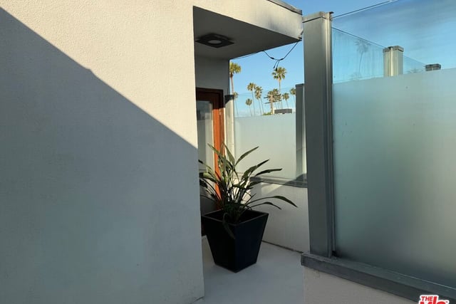 924 5th Street 10, Santa Monica, CA 90403 — photo 16 of 26